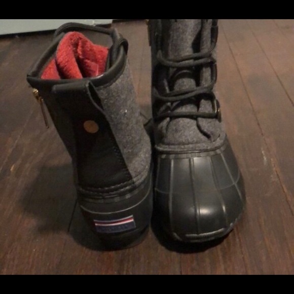 I’m selling wedge heeled MK shoes. Worn twice - Picture 5 of 7